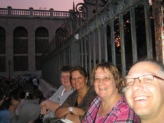 Sitzen-vor-Sacre-Coeur.png